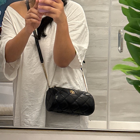 Tory Burch Black Quilted Crossbody/Shoulder Barrel Bag and Wallet - Picture 5 of 5
